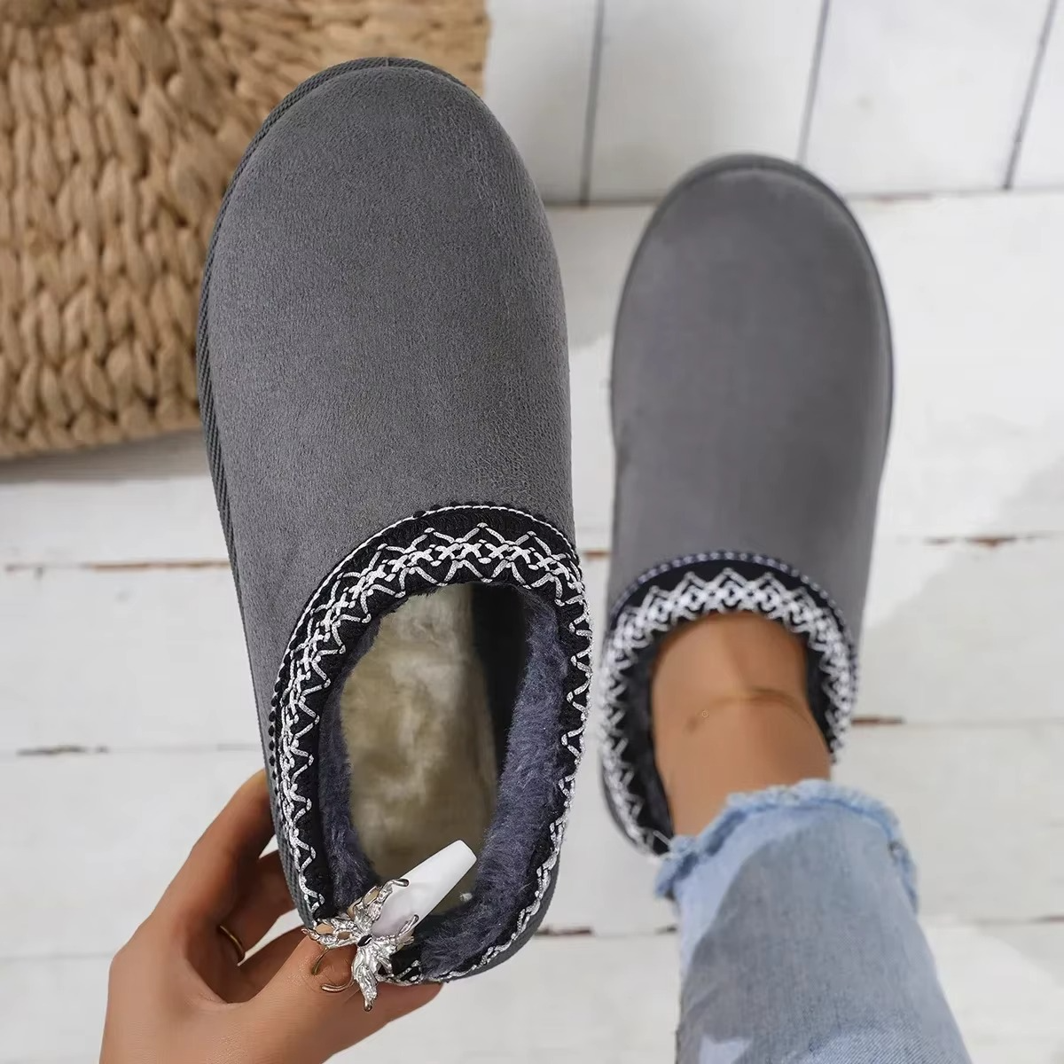 2025 New Women's Snow Boots Casual Slip-on Wool Warm Home Luxury Elegant Winter Cashmere Warm Boots Fashion Flat Shoes Plus Size